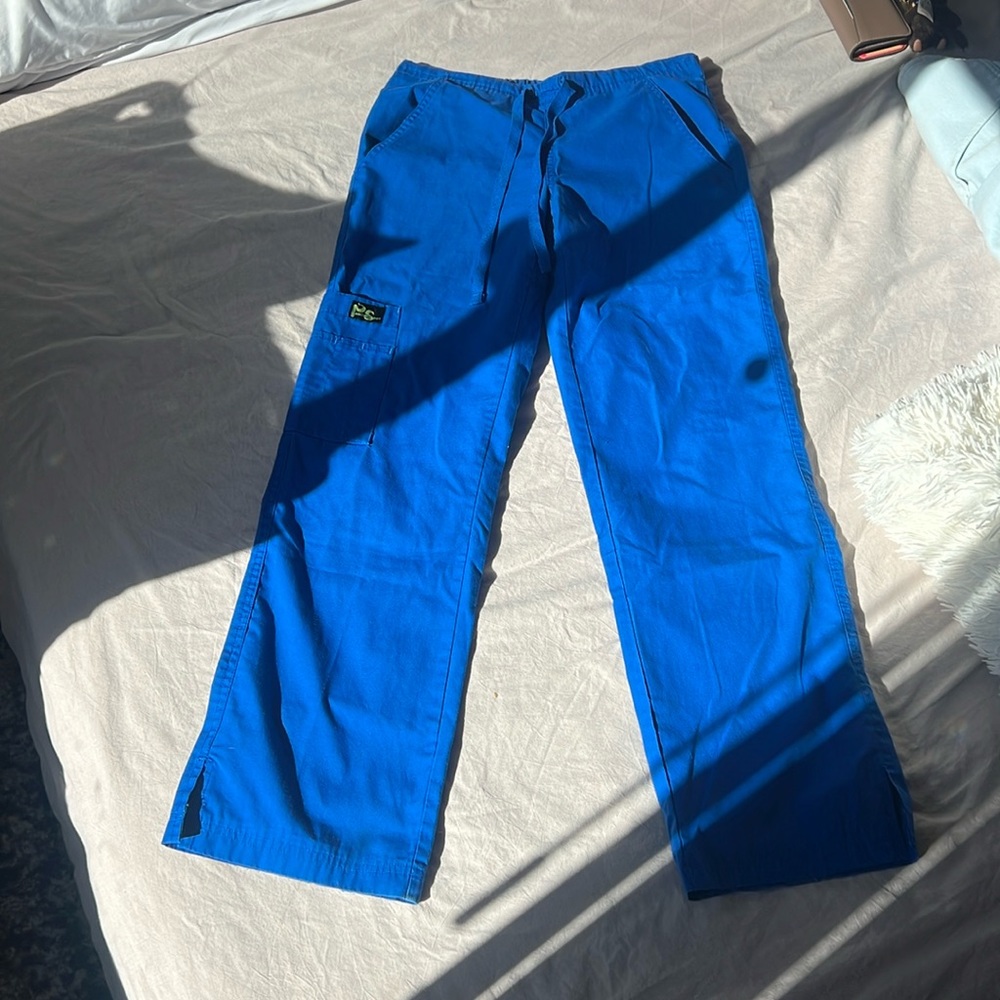 Flattering straight-leg blue pants!